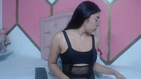 Mia online show from 6, 10, 2025