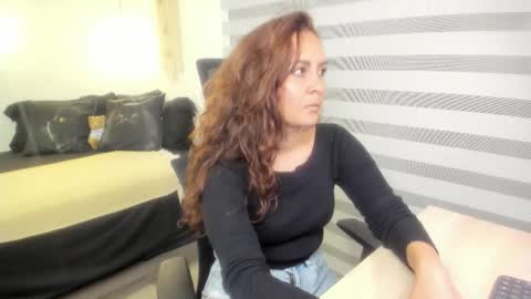 Snapshot of mia_xgray chatting on 14, 10, 2025 Mia   online show from 14, 10, 2025