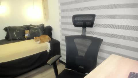 Snapshot of mia_xgray chatting on 17, 10, 2025 Mia   online show from 17, 10, 2025