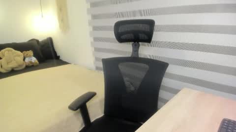 Snapshot of mia_xgray chatting on 14, 5, 2026 Mia online show from 14, 5, 2026