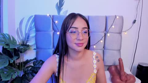 Snapshot of miaa_06 chatting on 7, 2, 2025 mia  nicolle online show from 7, 2, 2025