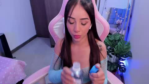 Snapshot of miaa_06 chatting on 19, 2, 2025 mia  nicolle online show from 19, 2, 2025