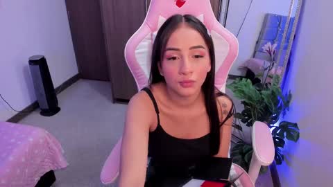 Snapshot of miaa_06 chatting on 25, 2, 2025 mia  nicolle online show from 25, 2, 2025