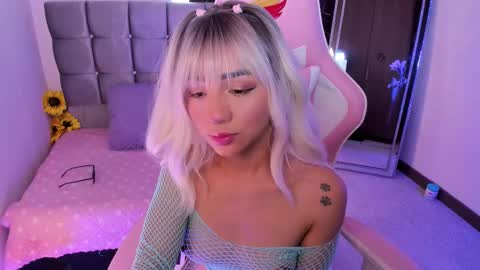 Snapshot of miaa_06 chatting on 14, 9, 2025 mia  nicolle online show from 14, 9, 2025