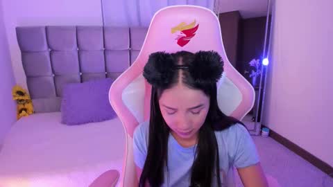 Snapshot of miaa_06 chatting on 18, 9, 2025 mia  nicolle online show from 18, 9, 2025