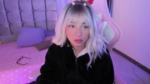 Snapshot of miaa_06 chatting on 20, 9, 2025 mia  nicolle online show from 20, 9, 2025