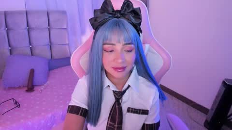 Snapshot of miaa_06 chatting on 21, 9, 2025 mia  nicolle online show from 21, 9, 2025