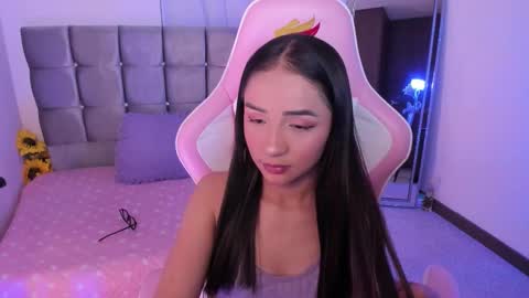 Snapshot of miaa_06 chatting on 25, 9, 2025 mia  nicolle online show from 25, 9, 2025