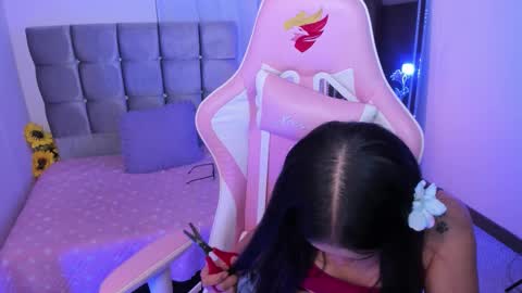 Snapshot of miaa_06 chatting on 4, 10, 2025 mia  nicolle online show from 4, 10, 2025