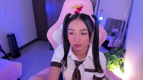 Snapshot of miaa_06 chatting on 7, 10, 2025 mia  nicolle online show from 7, 10, 2025