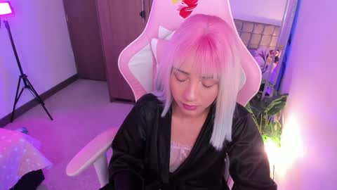 Snapshot of miaa_06 chatting on 14, 10, 2025 mia  nicolle online show from 14, 10, 2025