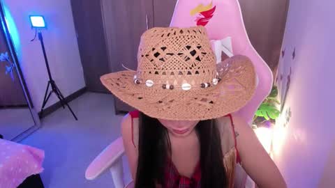 Snapshot of miaa_06 chatting on 30, 10, 2025 mia  nicolle online show from 30, 10, 2025