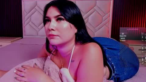 Snapshot of miaafarrel chatting on 21, 10, 2025 Miaa Farrel online show from 21, 10, 2025