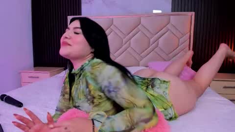 Snapshot of miaafarrel chatting on 29, 11, 2025 Miaa Farrel online show from 29, 11, 2025