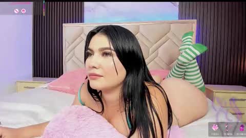 Snapshot of miaafarrel chatting on 19, 12, 2025 Miaa Farrel online show from 19, 12, 2025