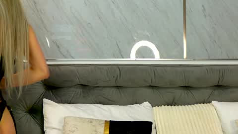 Mia online show from 2, 4, 2026