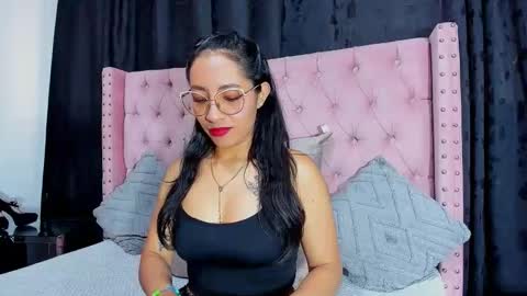 miadivinehyh online show from 19, 5, 2026