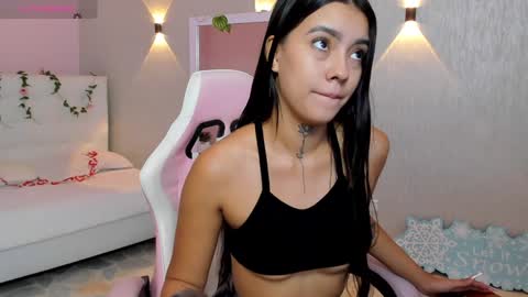 Snapshot of miagomez1 chatting on 8, 1, 2025 Mia Gomez online show from 8, 1, 2025