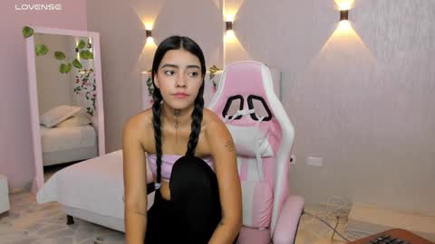 Snapshot of miagomez1 chatting on 4, 2, 2025 Mia Gomez online show from 4, 2, 2025
