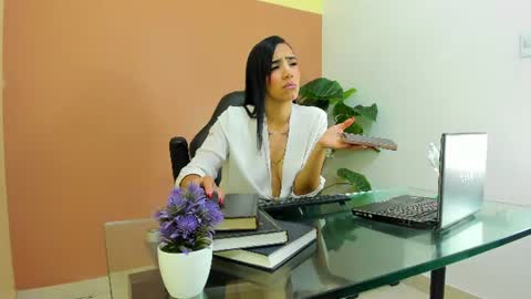 Mia online show from 31, 7, 2026