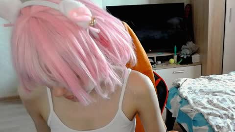 Mia online show from 10, 4, 2026