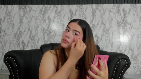 Snapshot of miamontoya chatting on 28, 1, 2025 Mia   -5 7001400 Follow  online show from 28, 1, 2025