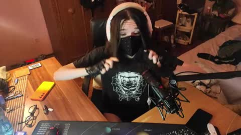 Snapshot of miaowhowl chatting on 25, 9, 2025 Kristien online show from 25, 9, 2025