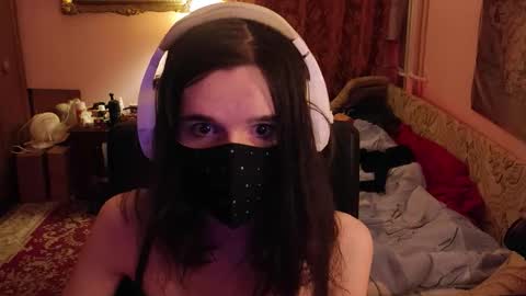 Snapshot of miaowhowl chatting on 8, 11, 2025 Kristien online show from 8, 11, 2025