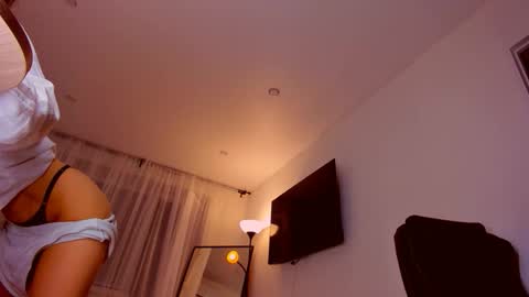 Mia online show from 17, 9, 2025