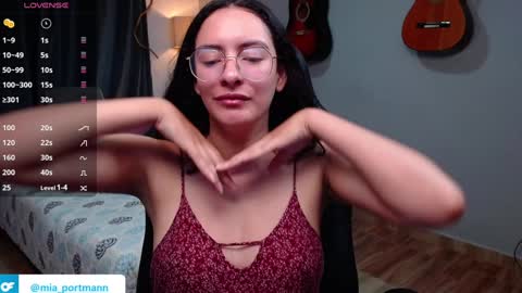 Snapshot of miaportman chatting on 15, 1, 2025 MIAPORTMANN online show from 15, 1, 2025