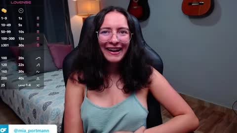 Snapshot of miaportman chatting on 16, 1, 2025 MIAPORTMANN online show from 16, 1, 2025