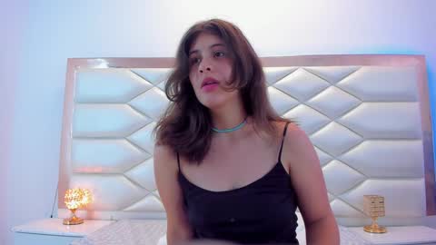Snapshot of miaqueen021 chatting on 5, 2, 2025 Sweetie Mia online show from 5, 2, 2025