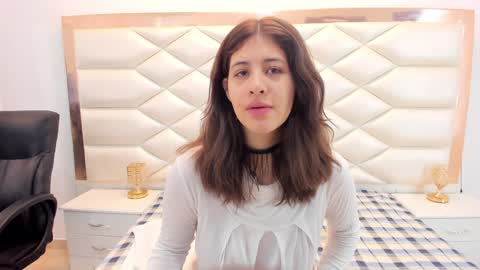 Snapshot of miaqueen021 chatting on 6, 2, 2025 Sweetie Mia online show from 6, 2, 2025