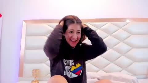 Snapshot of miaqueen021 chatting on 19, 2, 2025 Sweetie Mia online show from 19, 2, 2025