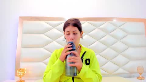 Snapshot of miaqueen021 chatting on 21, 2, 2025 Sweetie Mia online show from 21, 2, 2025