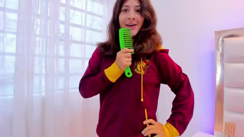 Snapshot of miaqueen021 chatting on 24, 2, 2025 Sweetie Mia online show from 24, 2, 2025