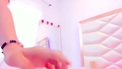 Snapshot of miaqueen021 chatting on 25, 2, 2025 Sweetie Mia online show from 25, 2, 2025