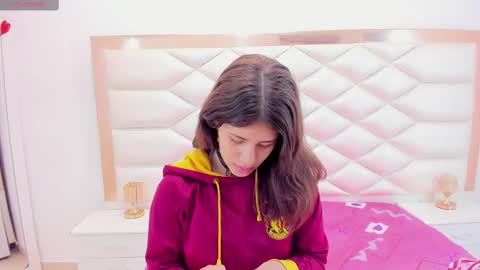 Snapshot of miaqueen021 chatting on 6, 3, 2025 Sweetie Mia online show from 6, 3, 2025