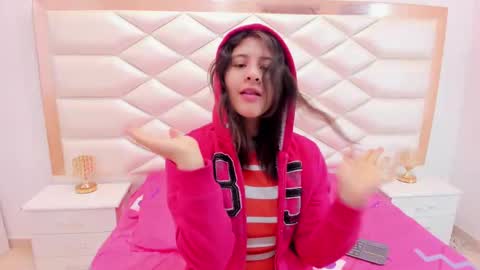 Snapshot of miaqueen021 chatting on 12, 3, 2025 Sweetie Mia online show from 12, 3, 2025