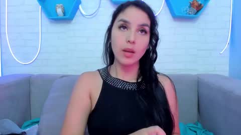 Mia Quevedo online show from 18, 1, 2025