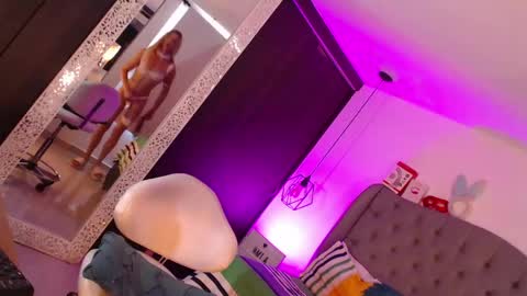 Mia Romanove online show from 12, 4, 2026