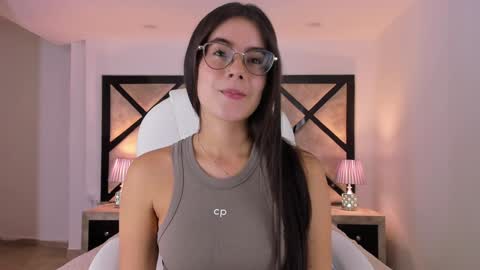 Snapshot of miasilverr chatting on 1, 2, 2025 Mia online show from 1, 2, 2025