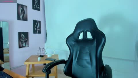 Miaa valentinaaa online show from 10, 12, 2024