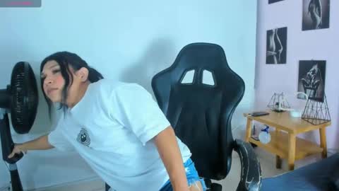 Miaa valentinaaa online show from 10, 3, 2025