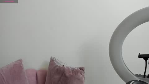 Mia Villalobos online show from 19, 12, 2024