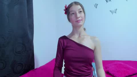 Snapshot of miavolkova_ chatting on 6, 3, 2025  Chloe  online show from 6, 3, 2025