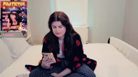 Snapshot of miawallace__ chatting on 18, 6, 2026 Mia online show from 18, 6, 2026