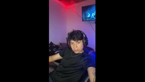 michael independent model  online show from 30, 1, 2025