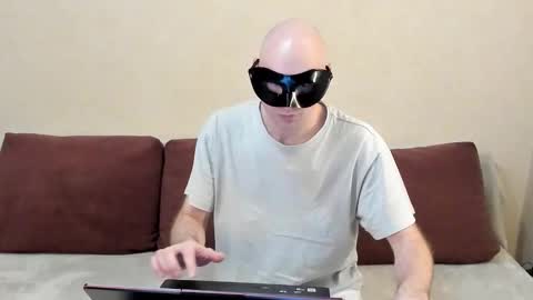 Snapshot of michael_thom2 chatting on 23, 2, 2026 Dark side online show from 23, 2, 2026