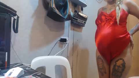 Snapshot of michelle_ux chatting on 6, 10, 2025 michelle_ux online show from 6, 10, 2025